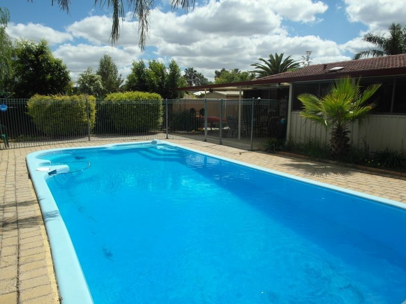 35 Clovertree Street, Maddington WA 6109