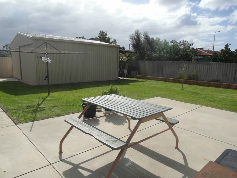 20 Coachwood Way, Maddington WA 6109