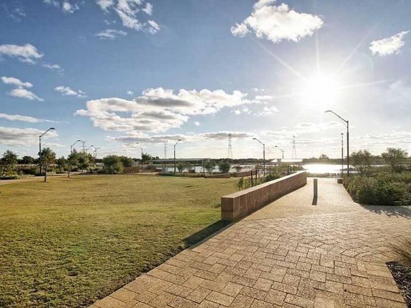 11 Barrington Ave, Champion Lakes WA 6111