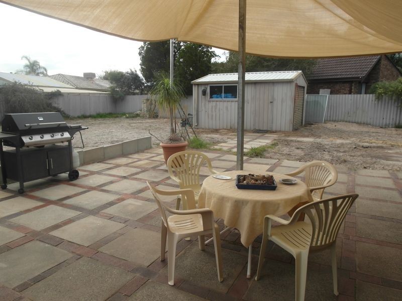 6 Minilya Court, Gosnells WA 6110