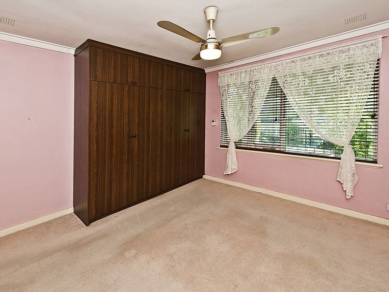 52B Schruth Ave, Kelmscott WA 6111