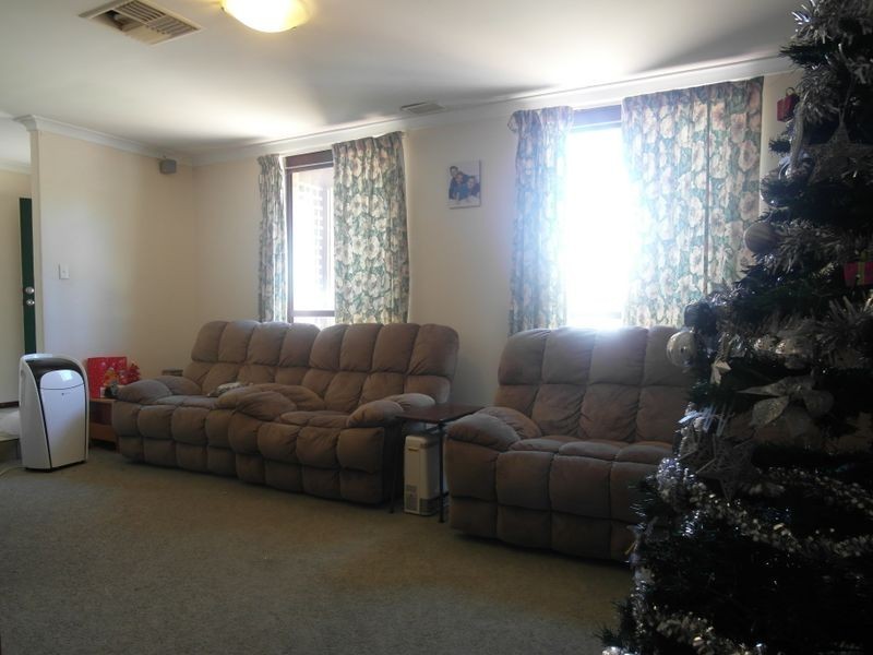 7 Exon Court, Camillo WA 6111