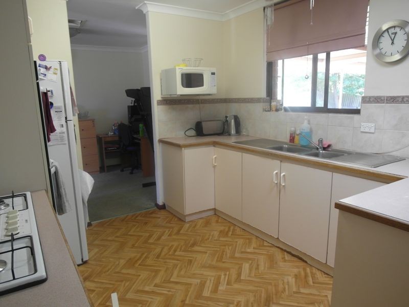 7 Exon Court, Camillo WA 6111