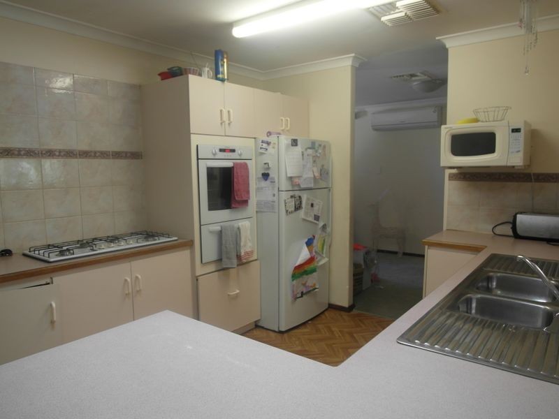 7 Exon Court, Camillo WA 6111