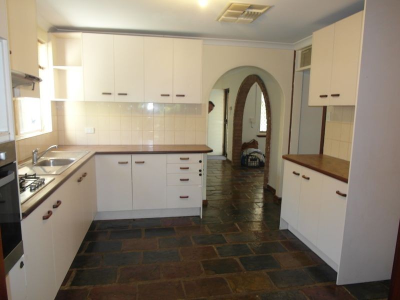 5 Thursley Way, Gosnells WA 6110