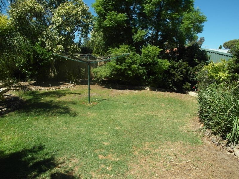 98 Strawbery Drive, Seville Grove WA 6112