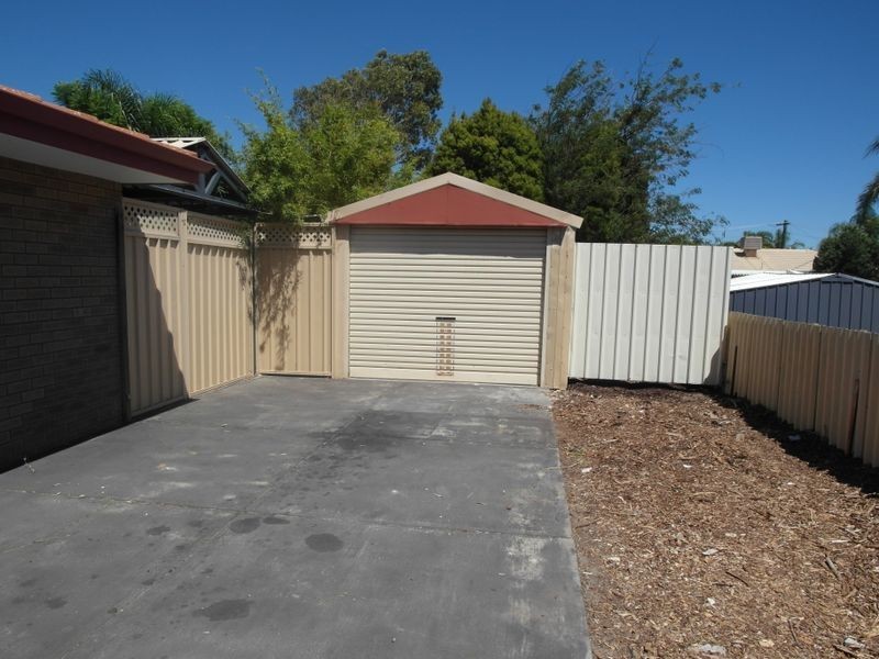 98 Strawbery Drive, Seville Grove WA 6112