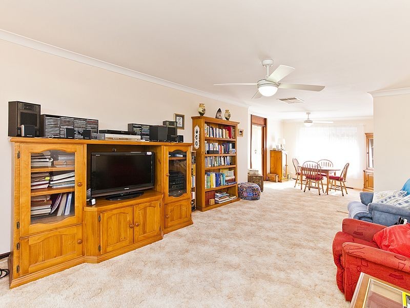 1/1 Heron Place, Maddington WA 6109