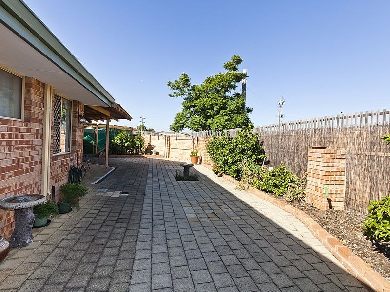 1/1 Heron Place, Maddington WA 6109