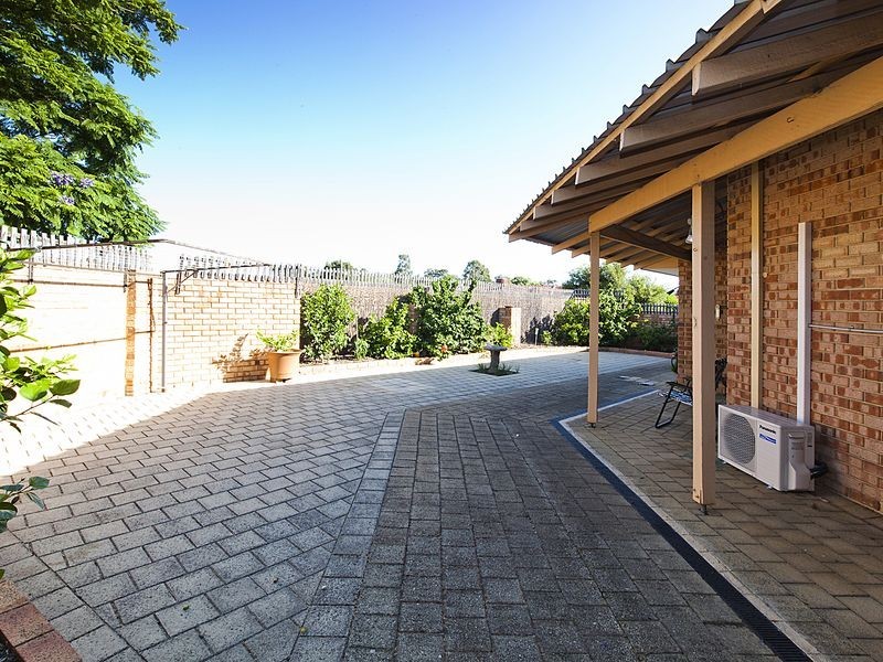 1/1 Heron Place, Maddington WA 6109