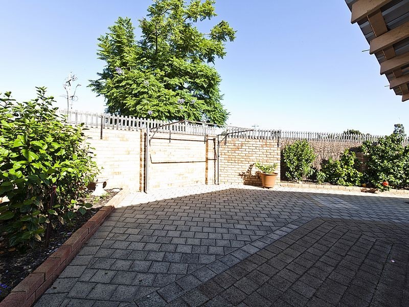 1/1 Heron Place, Maddington WA 6109