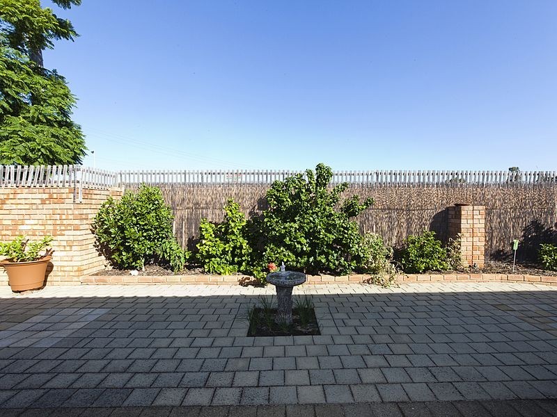 1/1 Heron Place, Maddington WA 6109