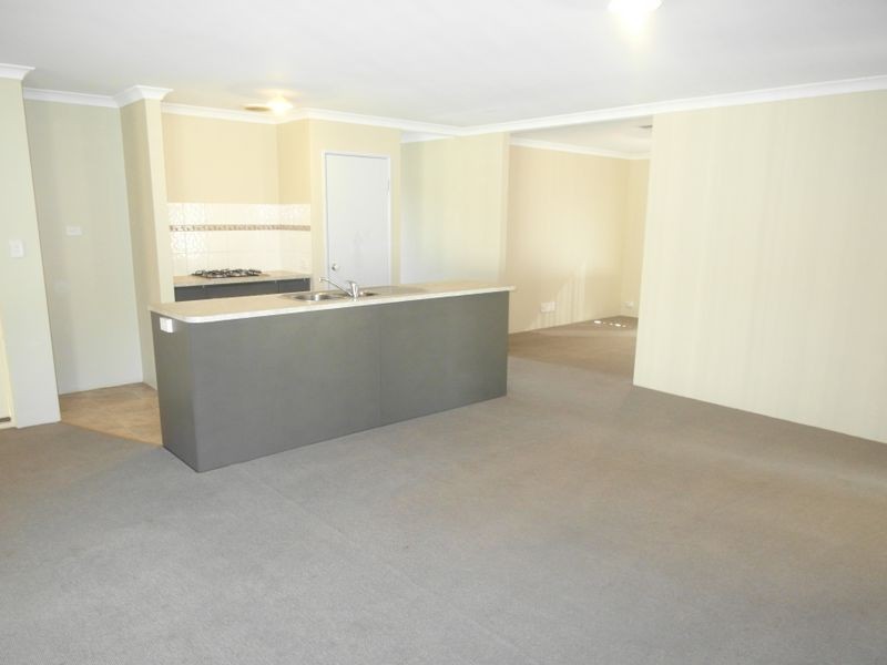 14 Kemshall Way, Maddington WA 6109