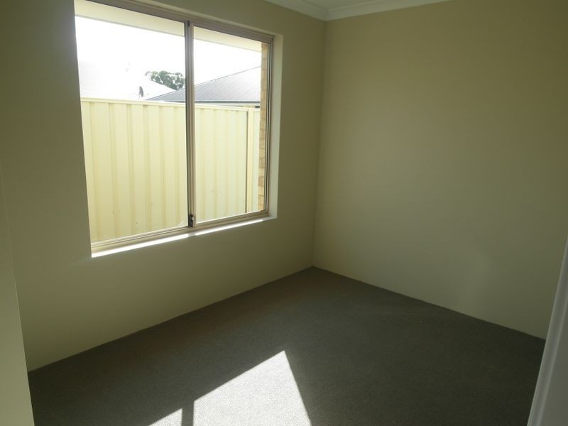 14 Kemshall Way, Maddington WA 6109