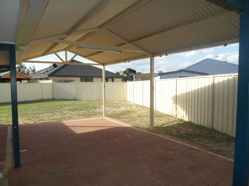 14 Kemshall Way, Maddington WA 6109