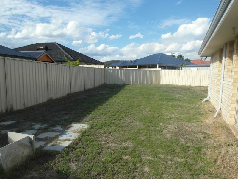 14 Kemshall Way, Maddington WA 6109