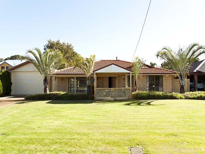 11 Shearwater Way, Gosnells WA 6110