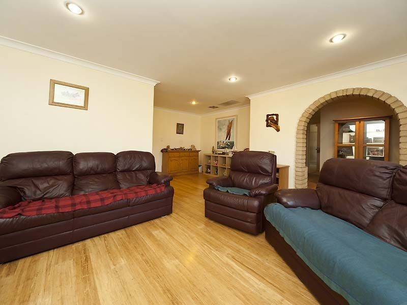 11 Shearwater Way, Gosnells WA 6110