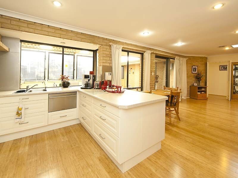 11 Shearwater Way, Gosnells WA 6110