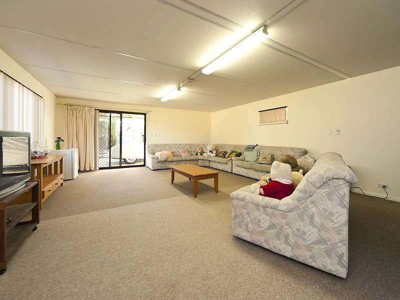 11 Shearwater Way, Gosnells WA 6110