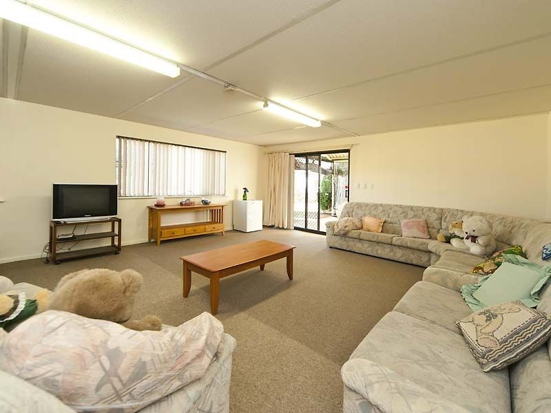 11 Shearwater Way, Gosnells WA 6110