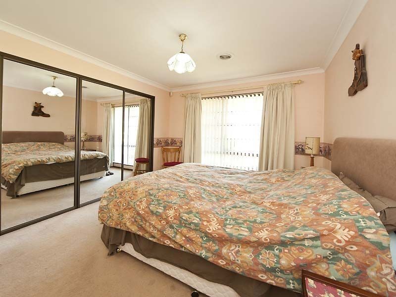 11 Shearwater Way, Gosnells WA 6110