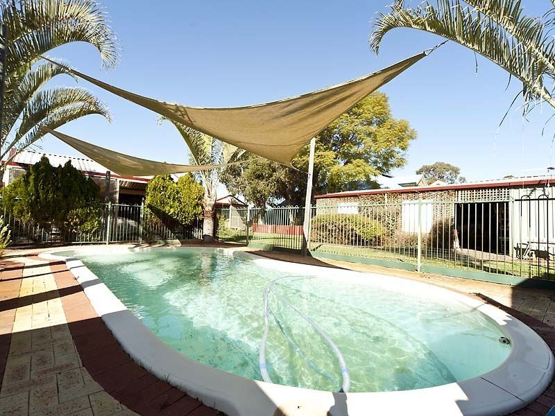 11 Shearwater Way, Gosnells WA 6110