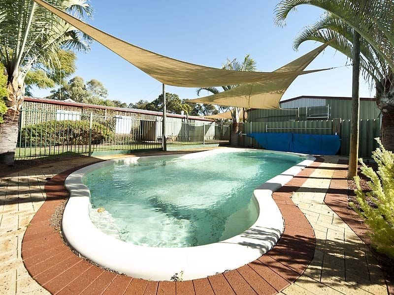 11 Shearwater Way, Gosnells WA 6110