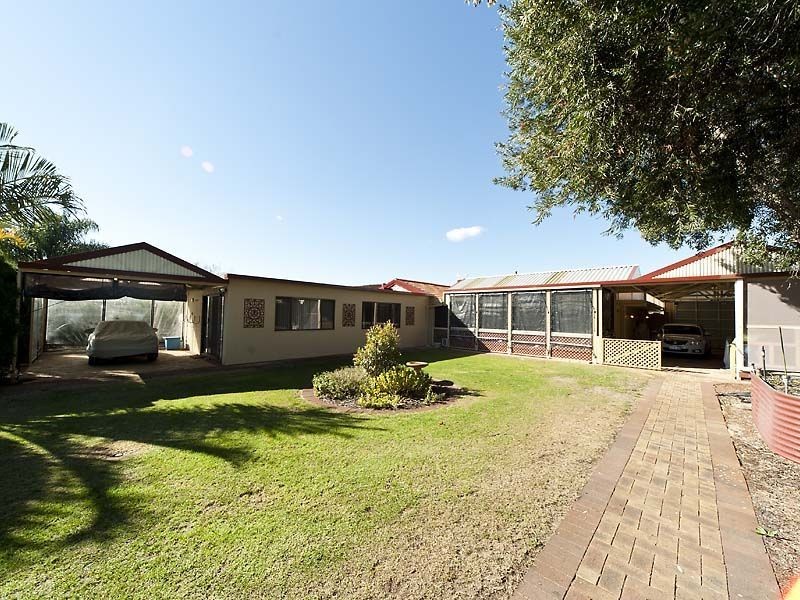 11 Shearwater Way, Gosnells WA 6110