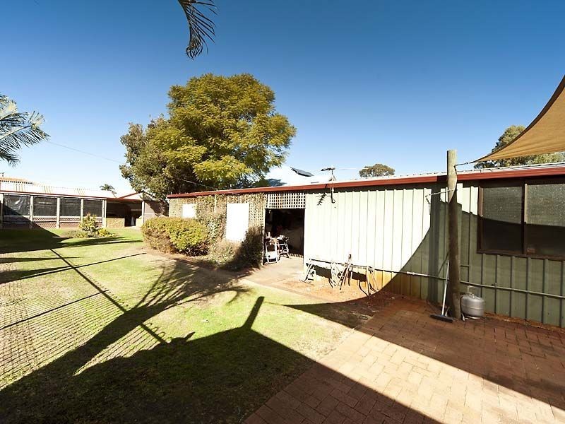 11 Shearwater Way, Gosnells WA 6110