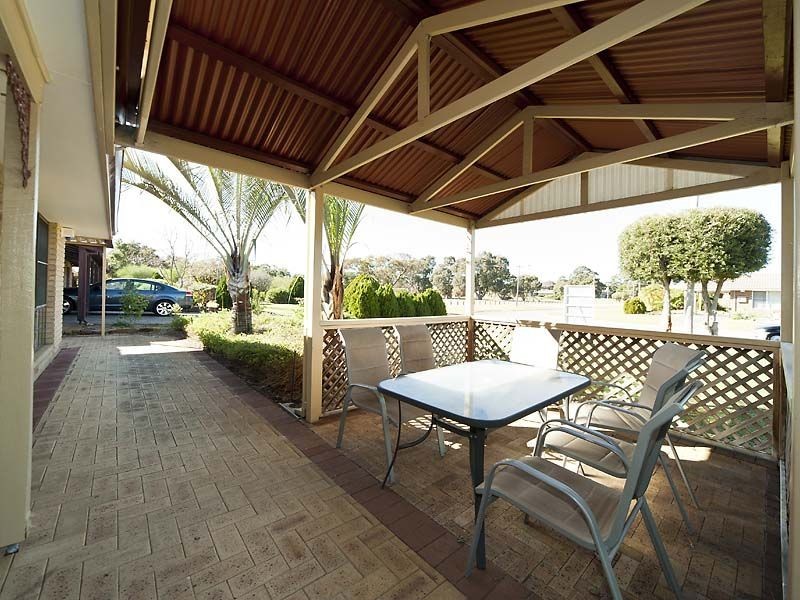 11 Shearwater Way, Gosnells WA 6110