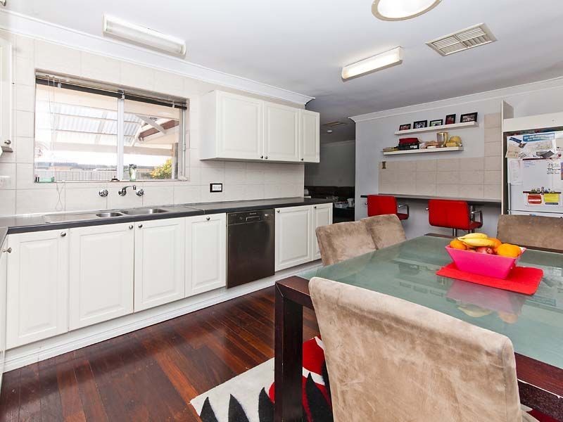 8 Heather Street, Martin WA 6110