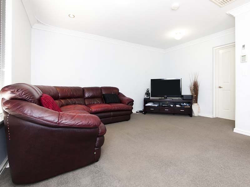 8 Heather Street, Martin WA 6110