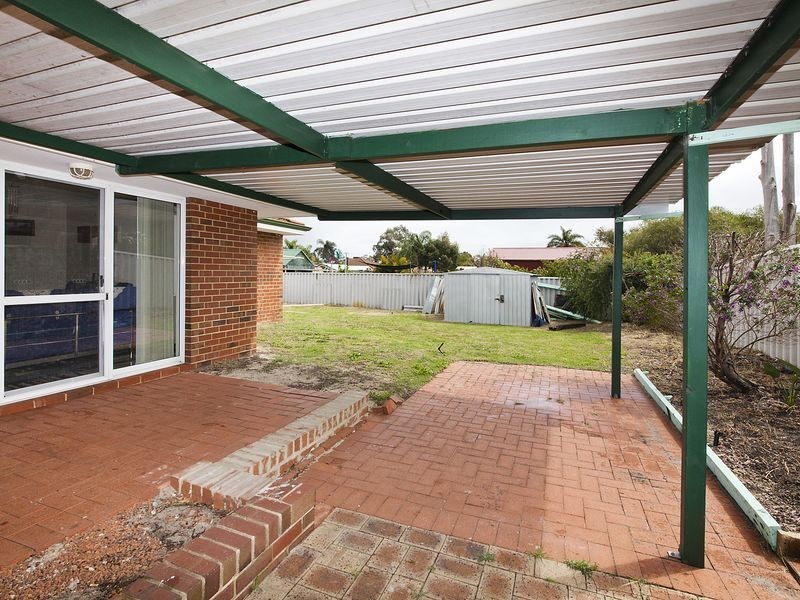 15 Mackay Crescent, Gosnells WA 6110