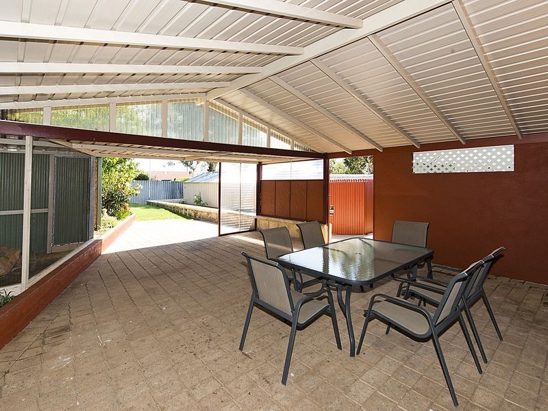 52 Wooramel Crescent, Gosnells WA 6110