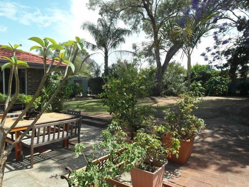 11 Wooramel Crescent, Gosnells WA 6110
