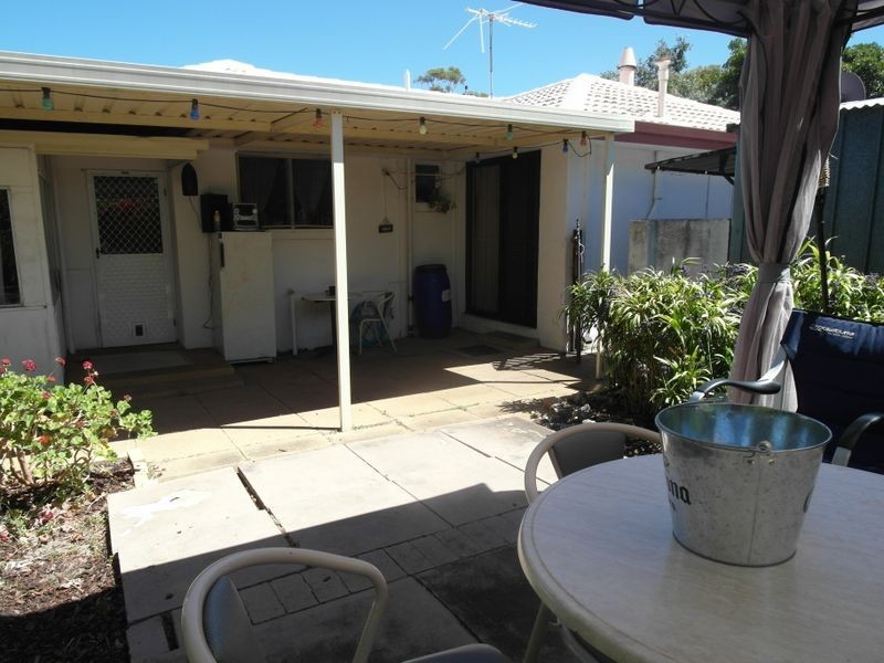 4 Dawson Way, Parmelia WA 6167