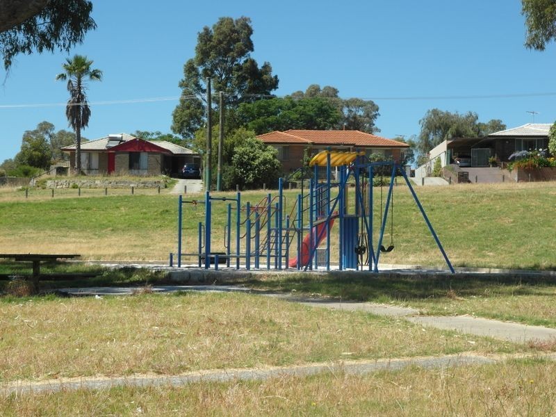 12 Kirkland Way, Parmelia WA 6167