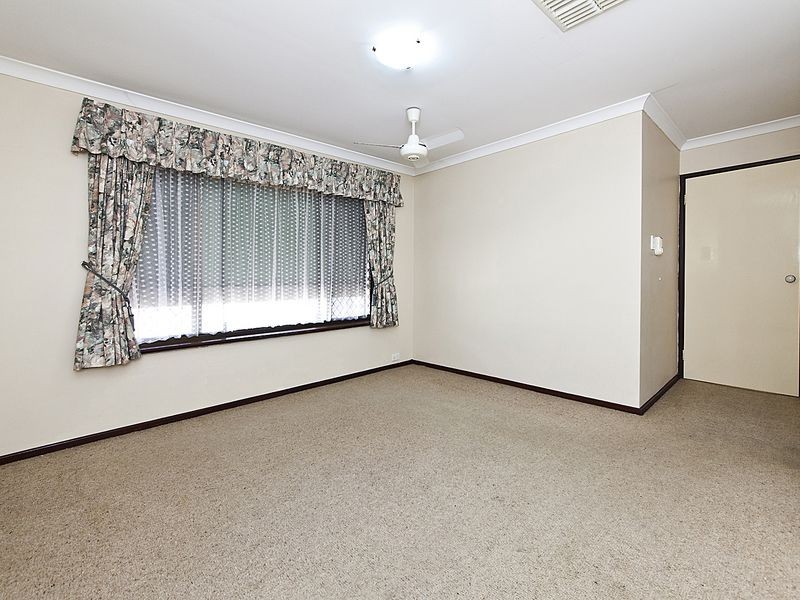 16 Windsor Drive, Gosnells WA 6110