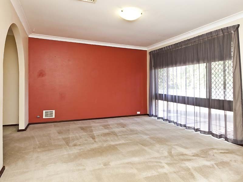 16 Windsor Drive, Gosnells WA 6110