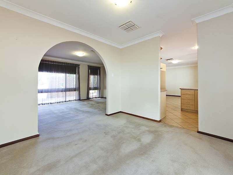 16 Windsor Drive, Gosnells WA 6110