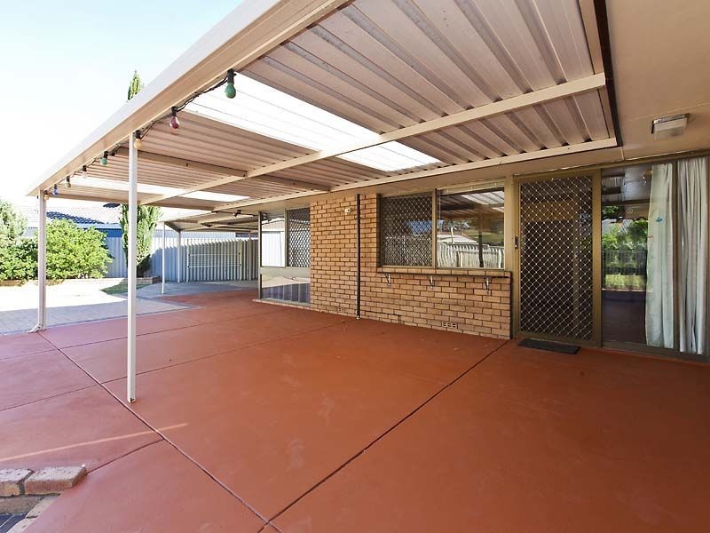 16 Windsor Drive, Gosnells WA 6110