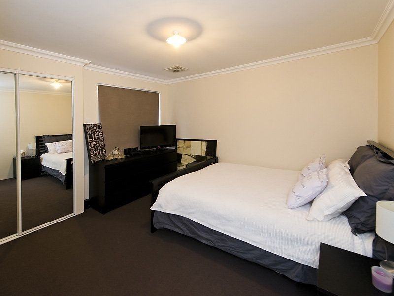 37 Strathclyde Circuit, Champion Lakes WA 6111
