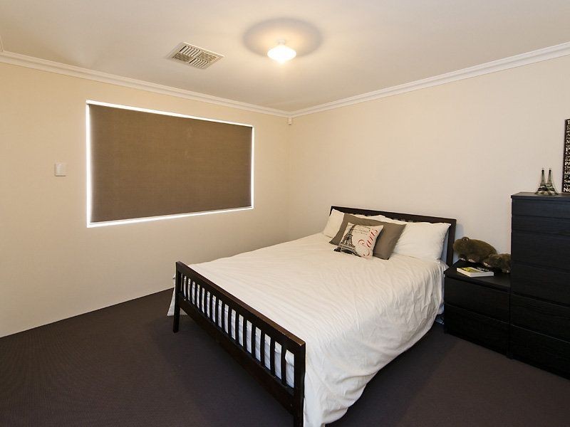 37 Strathclyde Circuit, Champion Lakes WA 6111