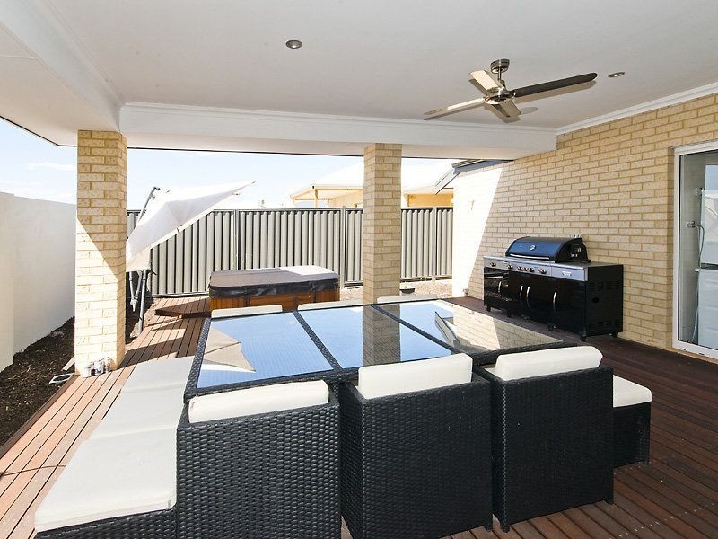 37 Strathclyde Circuit, Champion Lakes WA 6111