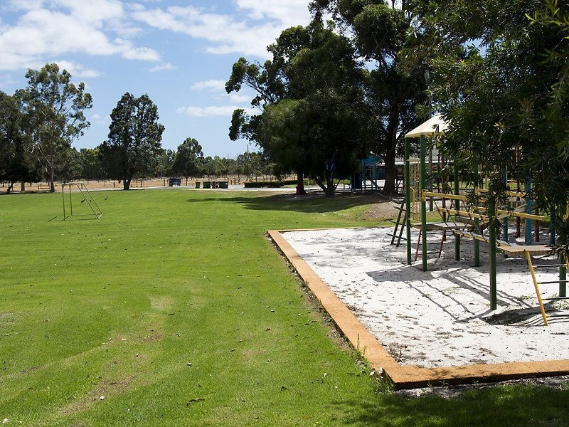37 Strathclyde Circuit, Champion Lakes WA 6111