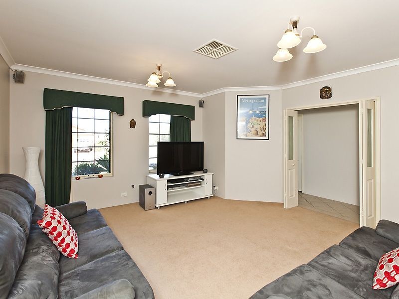 30 Kilmurray Elbow, Huntingdale WA 6110