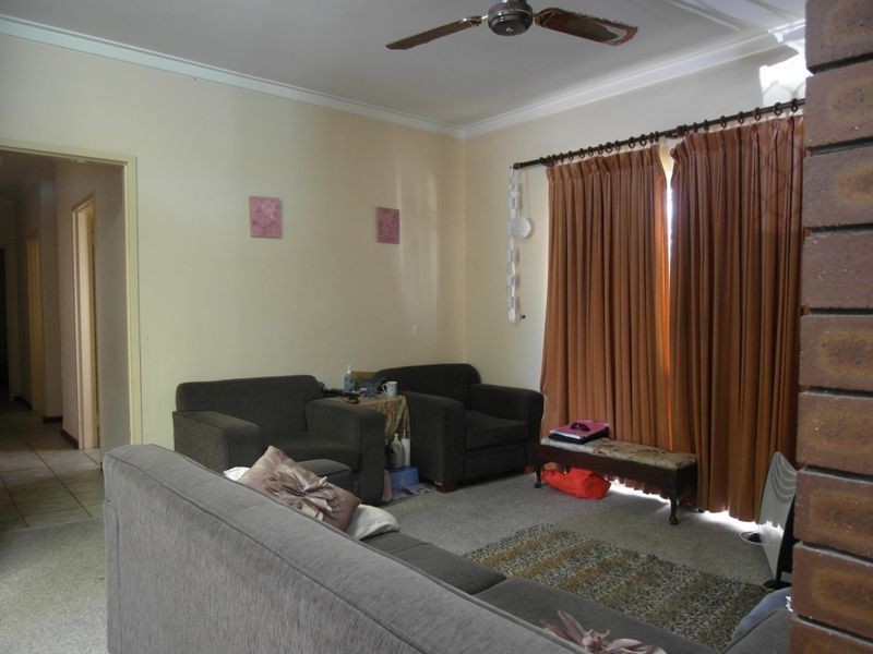 44 Griffith Way, Thornlie WA 6108