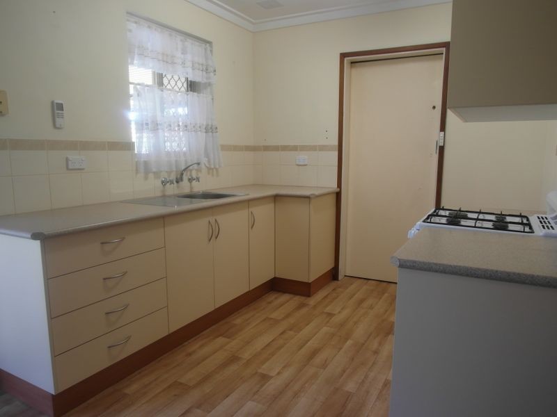 8 Crandon Street, Gosnells WA 6110