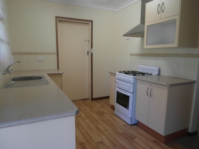 8 Crandon Street, Gosnells WA 6110